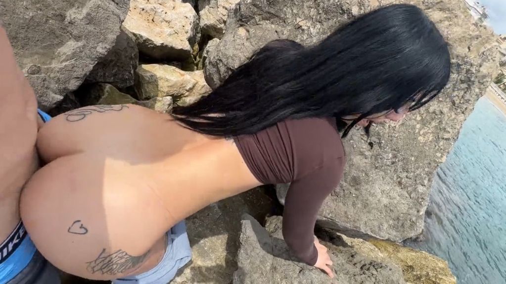 Roma Amor Goes With Stepbro At The Beach And Ends Up Fucking On The Rocks Onlyfans Video Leaked